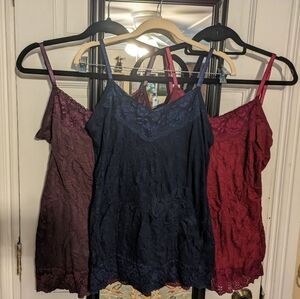 Dressbarn crinkle lace camie set